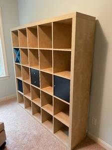 lot 147 image: Wooden Cubical Storage Piece
