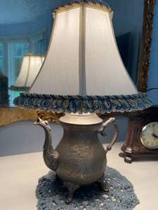 lot 156 image: Table Lamp and Battery Operated Clock