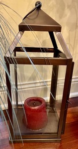lot 342 image: Home Decor grouping