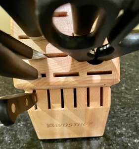 lot 335 image: Wusthof Knife Block and Cutlery