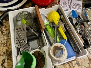 lot 337 image: Kitchen Utensils