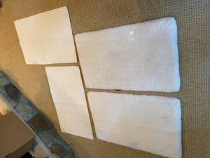 lot 176 image: Threshold Bathroom Throw Rugs