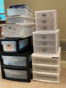 lot 179 image: Plastic Storage Lot In Asssorted Sizes