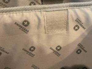 lot 181 image: Swiss Gear Attachee