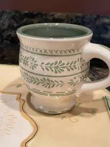 lot 182 image: Fun Breakfast in Bed Platter With Coffee Mugs