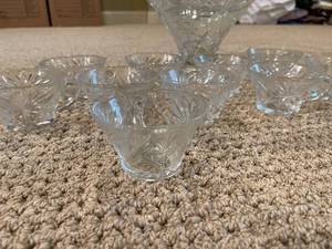 lot 188 image: Early American Prescut Punch Bowl With 10 Cups