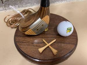 lot 198 image: Golf Themed NDSU Table Lamp