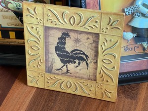 lot 351 image: Three Pieces of Home Decor