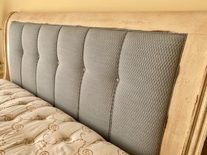 lot 23 image: Thomas Obrien Collection King Bed with Bedding