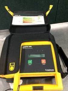 lot 33 image: MSRP $1500 Medtronic Physio Control Lifepak 500 AED  Automated External Defibrillator - Test As Working However Needs Replacement Battery