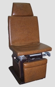 lot 10 image: Midmark Ritter 111 Power Exam Chair&nbspTREND IV PROCEDURE TABLE - Good Condition Wear To One Of The Foot Cushions Shown In Pictures