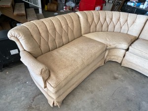 lot 6 image: Vintage sectional