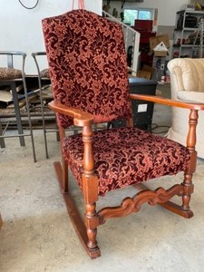 lot 5 image: Antique rocking chair