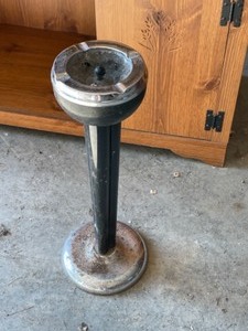 lot 13 image: Vintage Art Deco Ashtray