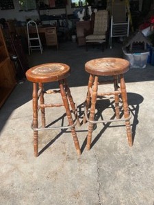 lot 19 image: Two Wood Stools