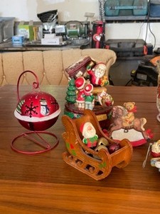 lot 29 image: Christmas decor, musical Santa Workshop, Santa Ornament, Ornaments, Pine Cones