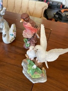 lot 36 image: Variety of Porcelain and Ceramic Birds and Owls