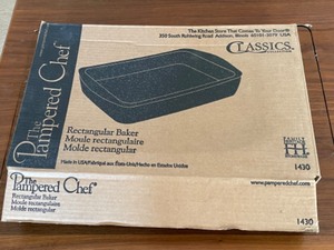 lot 49 image: Pampered Chef Rectangular Baker 14x30