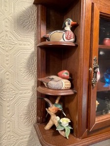 lot 69 image: Avon Ducks 1984 and Shelf