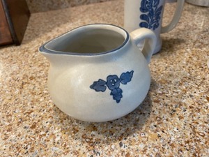 lot 74 image: Vintage Pfaltzgraff Yorktowne Sugar and Creamer Set and Spice Shaker