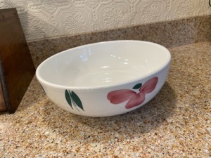 lot 76 image: Vintage Nesting Bowls Universal Cambridge and Furro Jewflora Pattern Made in Italy Bowl