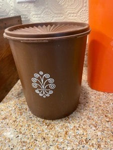 lot 80 image: Vintage Tupperware Canisters