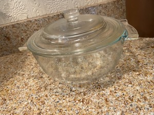 lot 84 image: Pyrex Baking Dishes