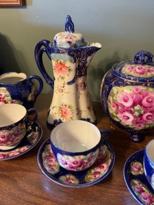 lot 98 image: Porcelain Tea Set