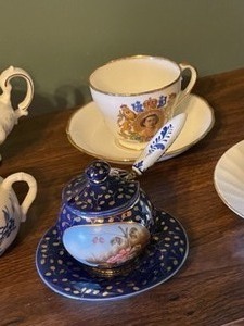 lot 99 image: Teacups and Saucers