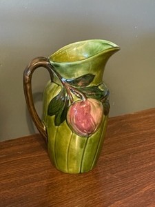 lot 108 image: Holland Mold Pitcher