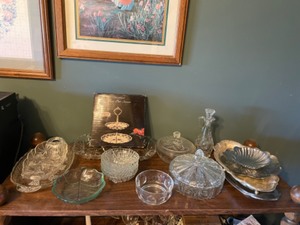 lot 110 image: Serving Dishes