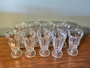 lot 119 image: Footed Ice Cream Soda Glasses Clear