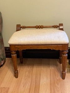 lot 128 image: Vintage Bench
