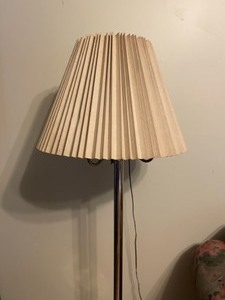 lot 130 image: Brass Floor Lamp
