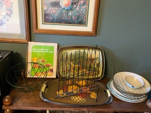 lot 139 image: Tins with Buttons, Enamelware Decor