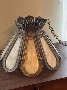 lot 174 image: Beautiful Slag Glass Hanging Lamp