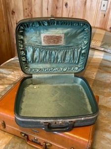 lot 185 image: Vintage Luggage
