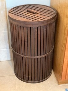lot 194 image: Wood Laundry Hamper