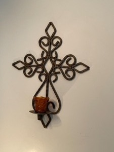 lot 196 image: Metal Wall Art, Mirrors and Shells