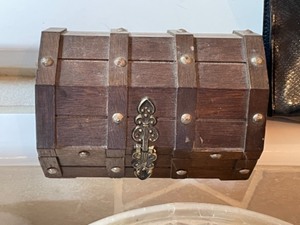 lot 200 image: Necklaces, Handbag Treasure Chest full of a variety of Jewelry