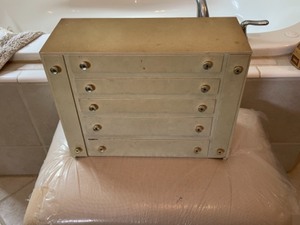 lot 203 image: Nice Large Jewelry Box with Jewelry