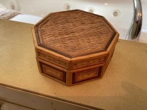 lot 176 image: Jewelry Boxes with Jewelry 
