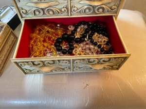 lot 204 image: Variety of Jewelry Boxes with Jewelry