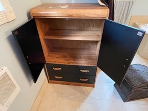 lot 207 image: Cabinet