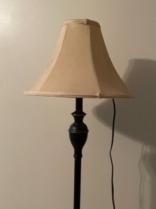 lot 211 image: Floor Lamp Oil Rubbed Bronze