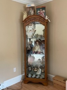 lot 225 image: Oak Mirrored Curio Cabinet Lighted