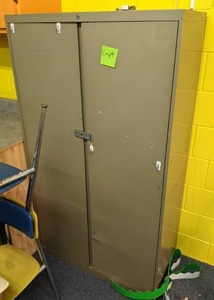 lot 165 image: Large Metal Shelf