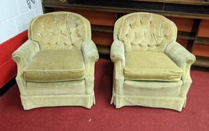 lot 129 image: Set of (2) Matching Arm Chairs