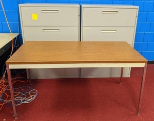 lot 134 image: Set of (2) File Cabinets & Large Rectangular Desk