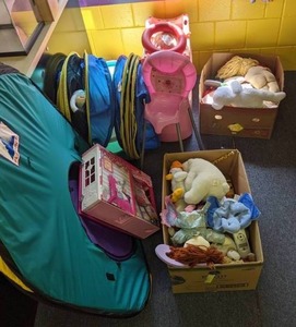 lot 118 image: Mixed Lot of Toys, Play Hut Tent & Tunnels, Cabbage Patch Dolls, & More